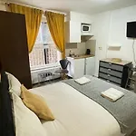Impeccable Studio Apartment In South Kensington